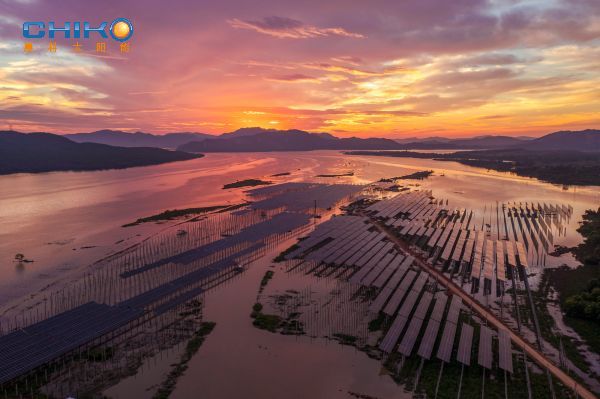 ¿Quiere saber cuál es la diferencia entre el montaje fijo solar y el soporte de seguimiento solar?