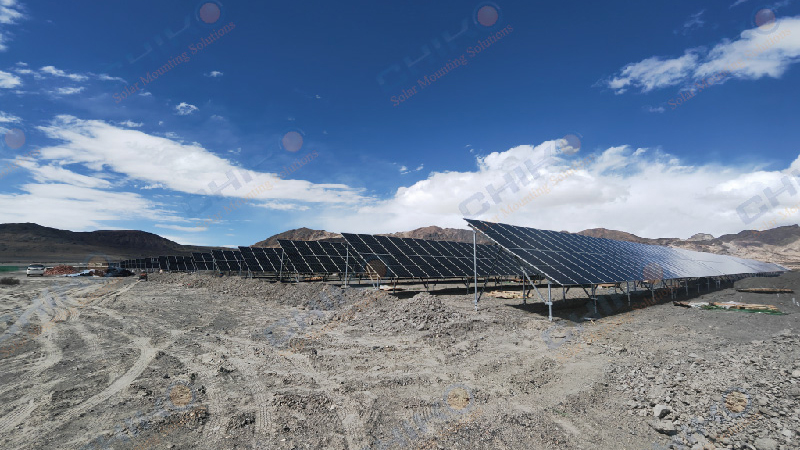 O projeto da central solar de 37,5 MW em Zabuye, no Tibete, fornece soluções energéticas sustentáveis ​​e limpas para a construção de uma sociedade de baixo carbono