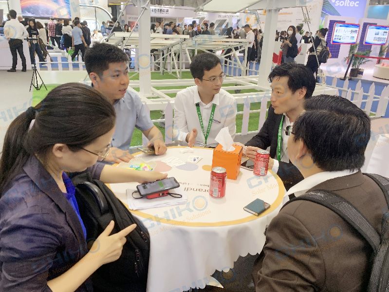 上海知港ソーラーブラケットがSNEC展示会に華麗に登場